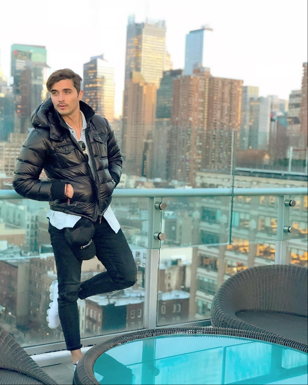 A pesar de los rumores, Christian Estrada ha hecho caso omiso y se ha enfocado totalmente a su carrera como modelo.