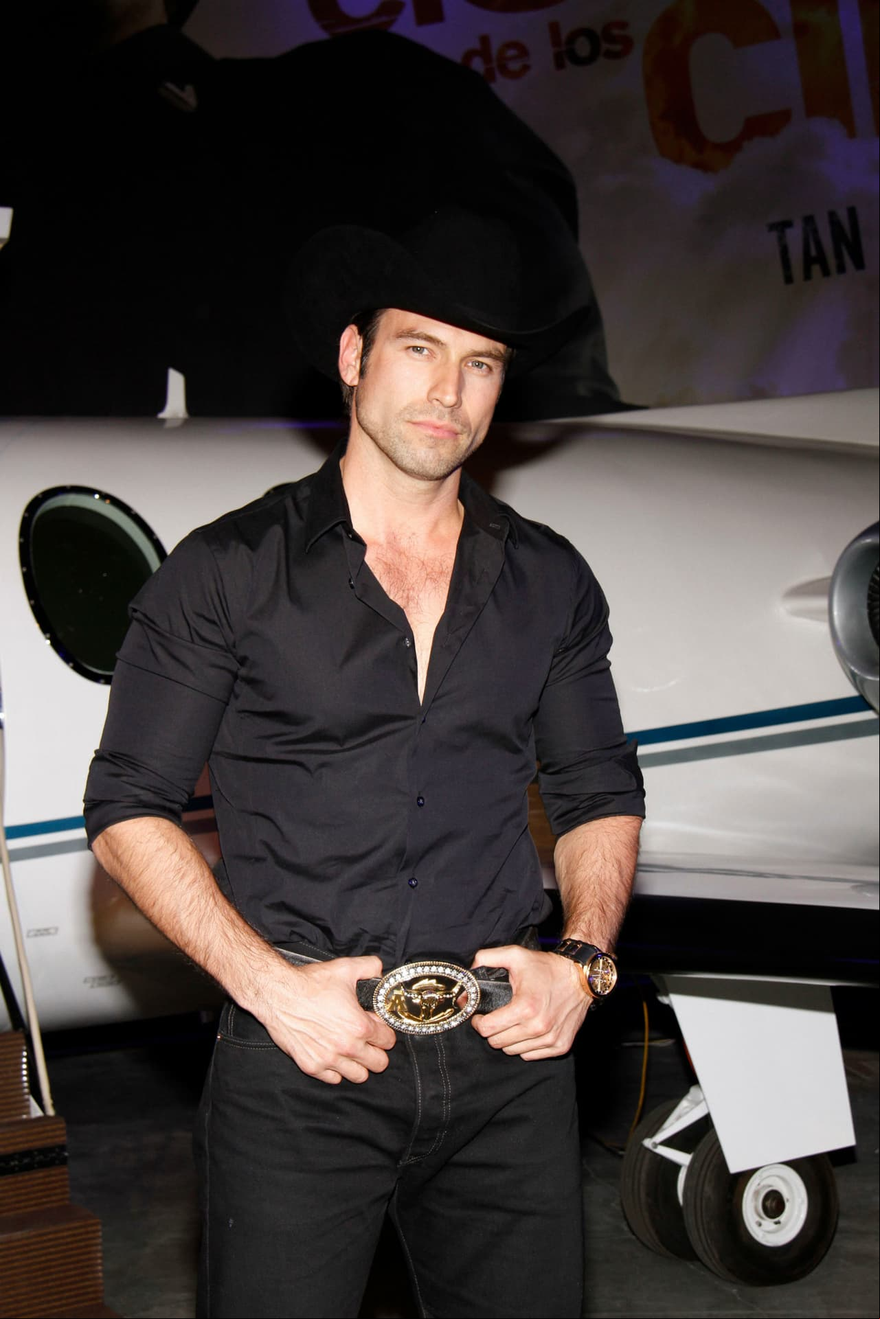 Rafael Amaya como Aurelio Casillas