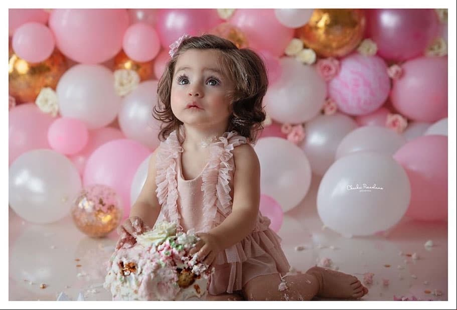 “Hoy es un día muy especial. Quiero detenerme un momento para agradecerles a Dios y a la Virgen la llegada de esta princesa a nuestras vidas, se las pedí tantas veces que hasta pensé que jamás llegaría. Esta princesa ha llegado a consolidar aún más la familia que siempre soñé tener”, expresó la conductora en Instagram.