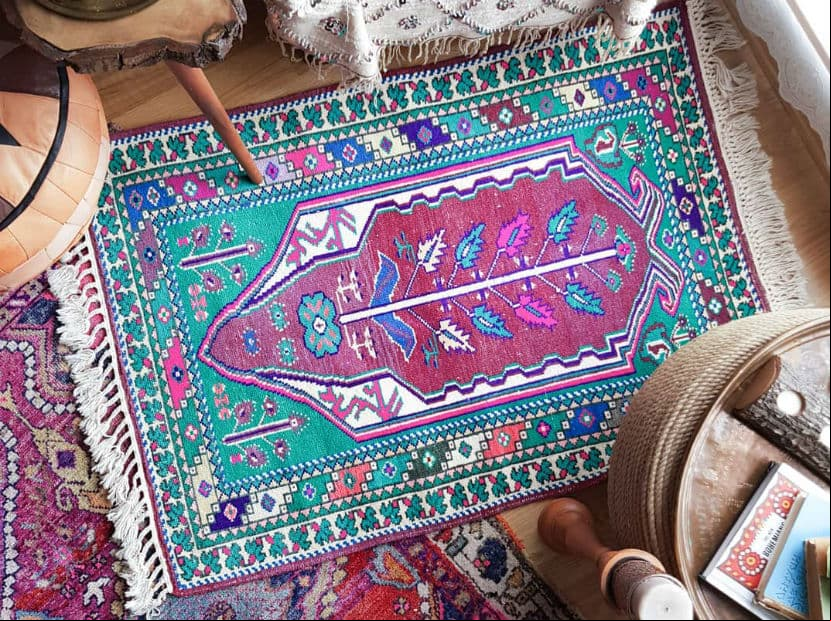 Los kilims tribales son unas alfombras turcas que incluyen motivos protectores para la familia