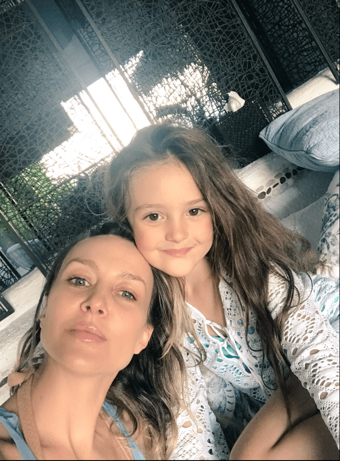 “Era el Día de las madres, es hermosa, lo máximo de mi vida y me gustó compartirla. Prefiero no mucho (compartir fotos), se dice que es mejor no, pero me dan unas ganas de compartirla porque es adorable, es mi bebé, es lo máximo en mi vida y amo poderla mostrar porque para mí también es importante que la conozcan. A ella le encanta, la chulearon mucho, ella decía: ‘Ay mamá, quiero salir’”, contó a ‘De primera mano’.