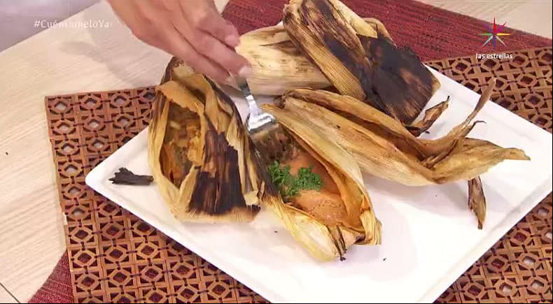 RECETA: ¡Prepara un rico pollo enchipotlado en hoja de maíz!
