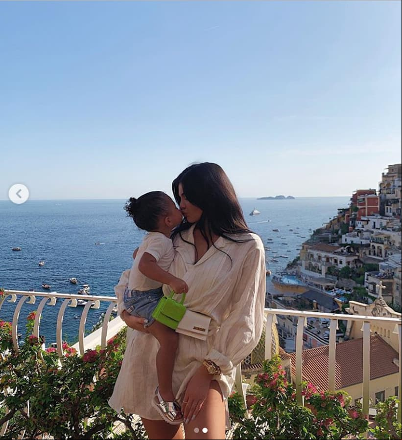 Kris Jenner y su novio, Corey Gamble, estuvieron presentes en este festejo, además de Scott Disick y Sofia Richie, aunque se desconoce si las hermanas de la empresaria se unieron a la celebración.