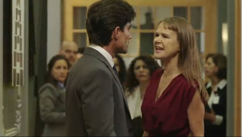 La Candidata Capítulo 23: Teresa le hace un escándalo a Regina