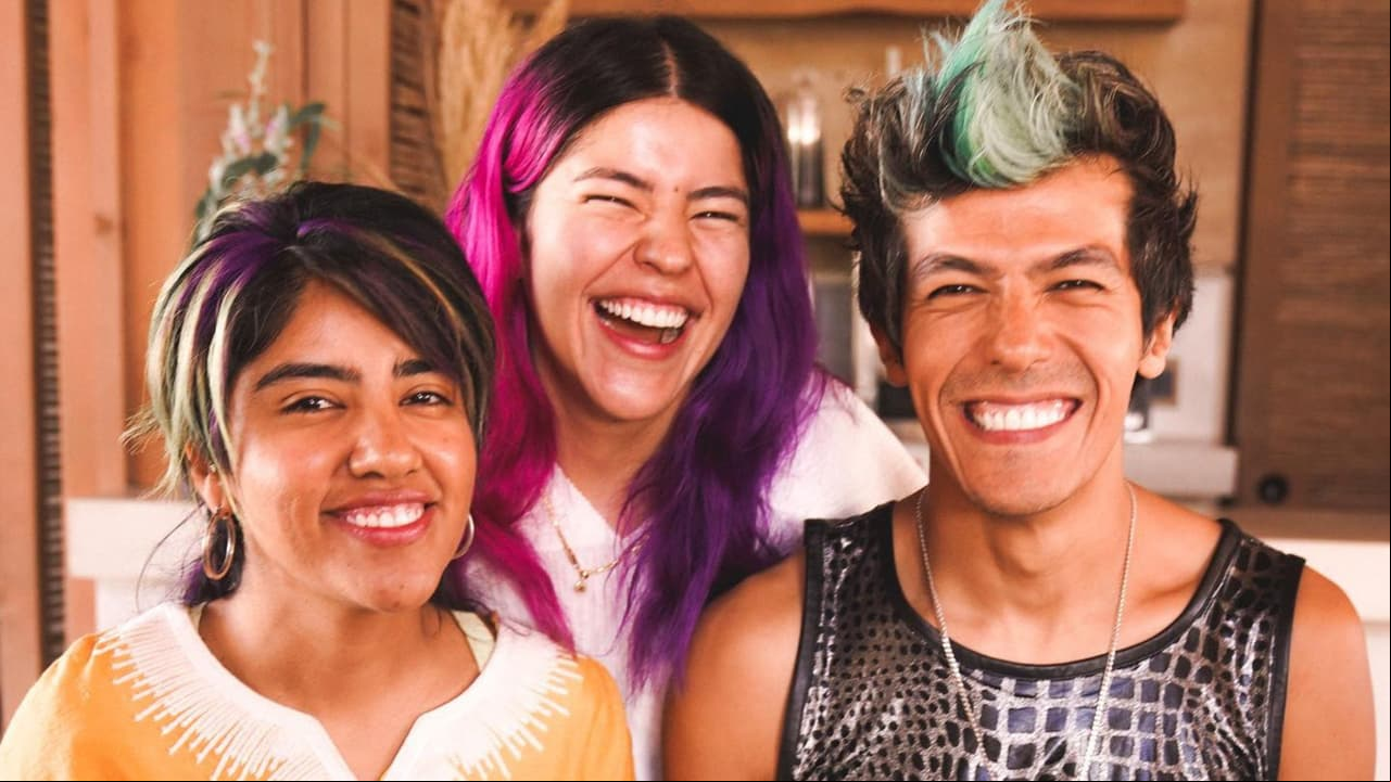 Los Polinesios son un trío de hermanos que comenzaron su carrera en Youtube en 2012.