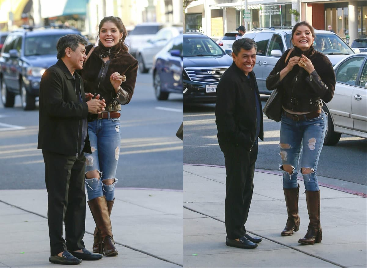 La cantante Ana Bárbara se encontró con el cantautor salvadoreño Álvaro Torres y se puso a cantar sus canciones en plena vía pública