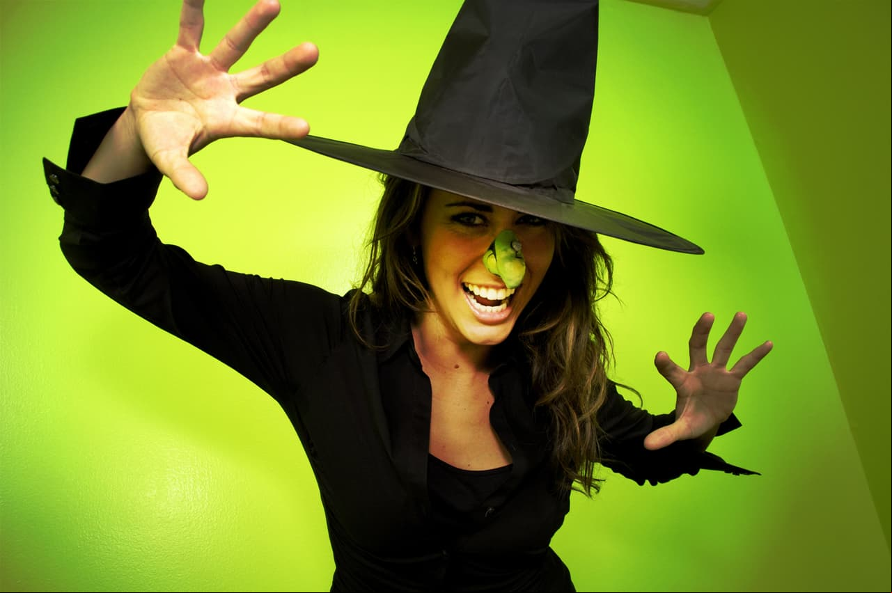 Brujas. Este disfraz sigue siendo un clásico para la temporada de Halloween.