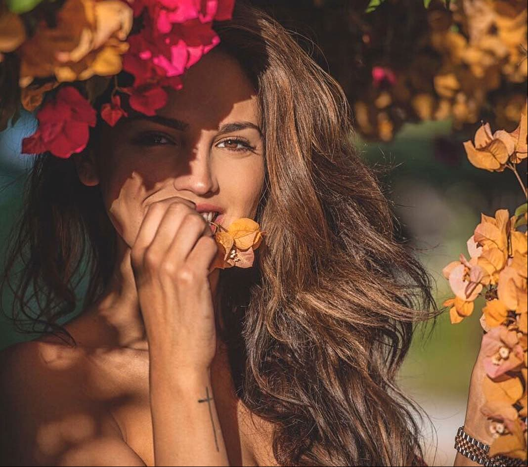 Eiza González se avienta un súper clavado en sexy bikini