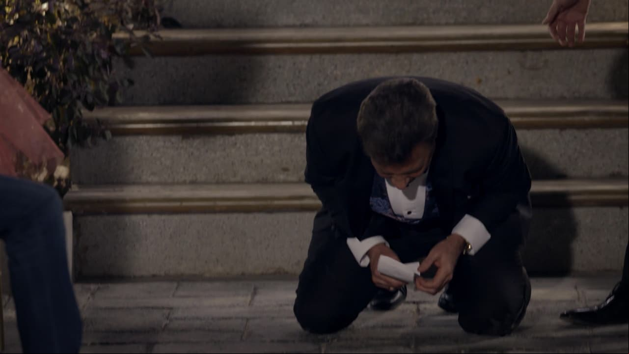 'Artemio' se tropezó al querer bajar las escaleras y no pudo evitar sacar todo el dolor que le provocó 'Luisa'.
<br>
<br>¿Qué pasará? Descúbrelo en "Quererlo Todo" de lunes a viernes a las 3:30 pm con Las Estrellas.