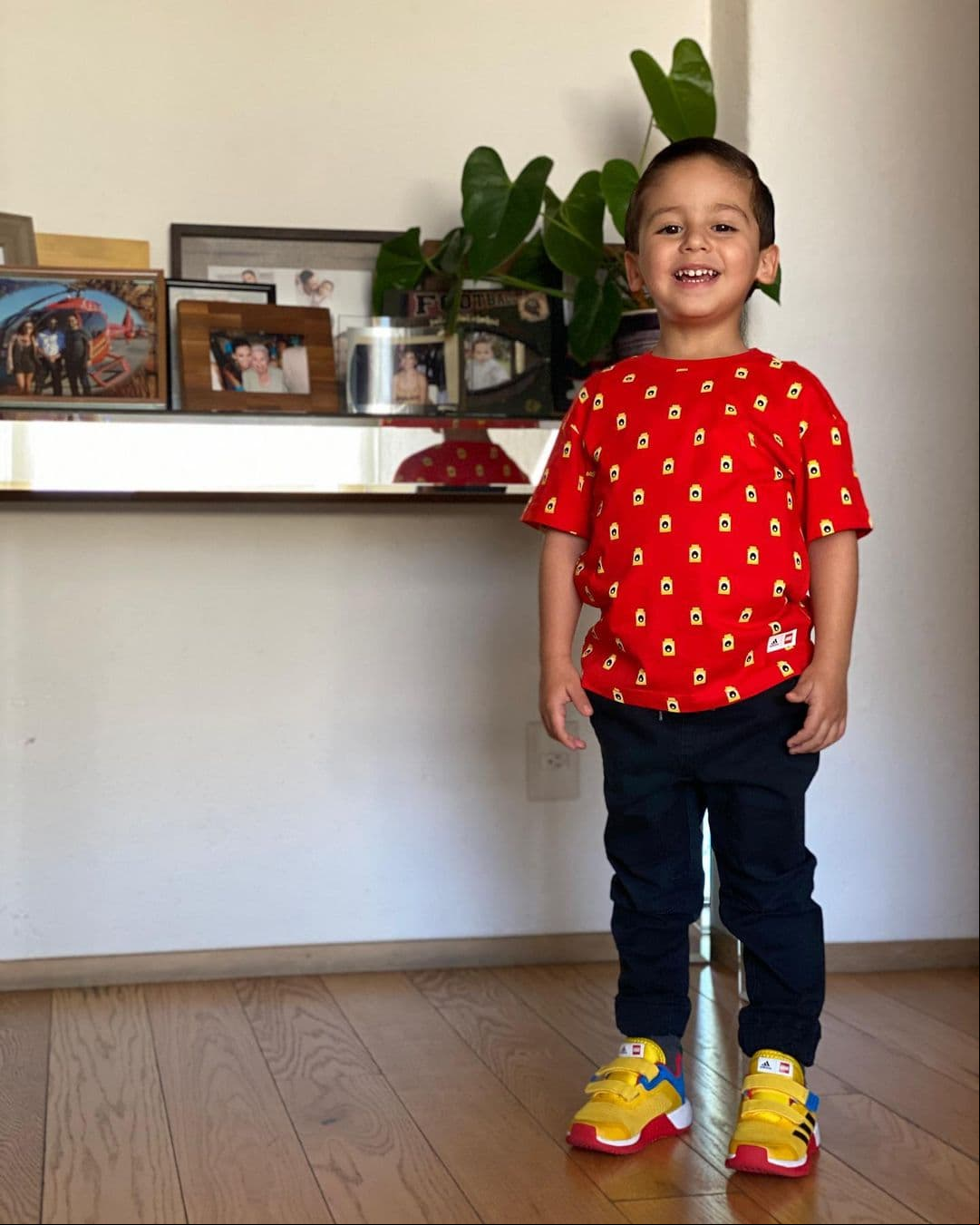 “¡Felice 4 años Patricio! Te amamos muchísimo”, anotó junto al emoji de un corazón blanco.