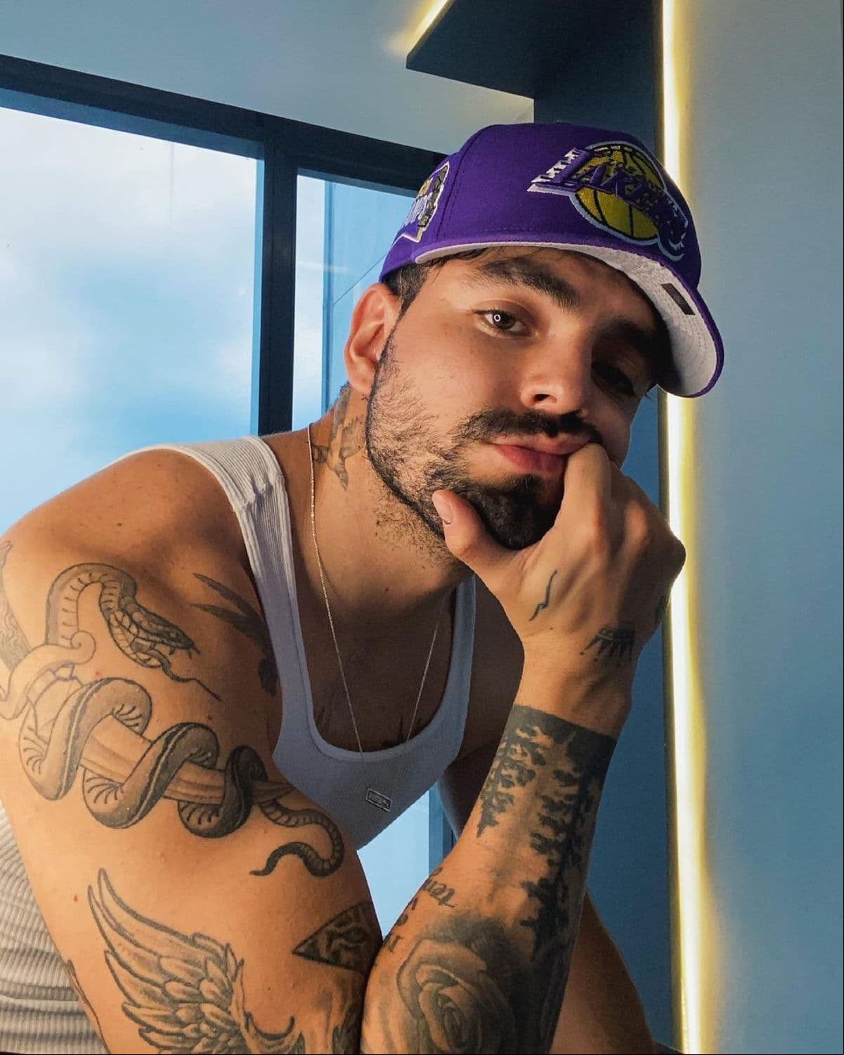 Su carrera como actor la inició desde muy joven tras graduarse del Centro de Educación Artística (CEA) de Televisa.
