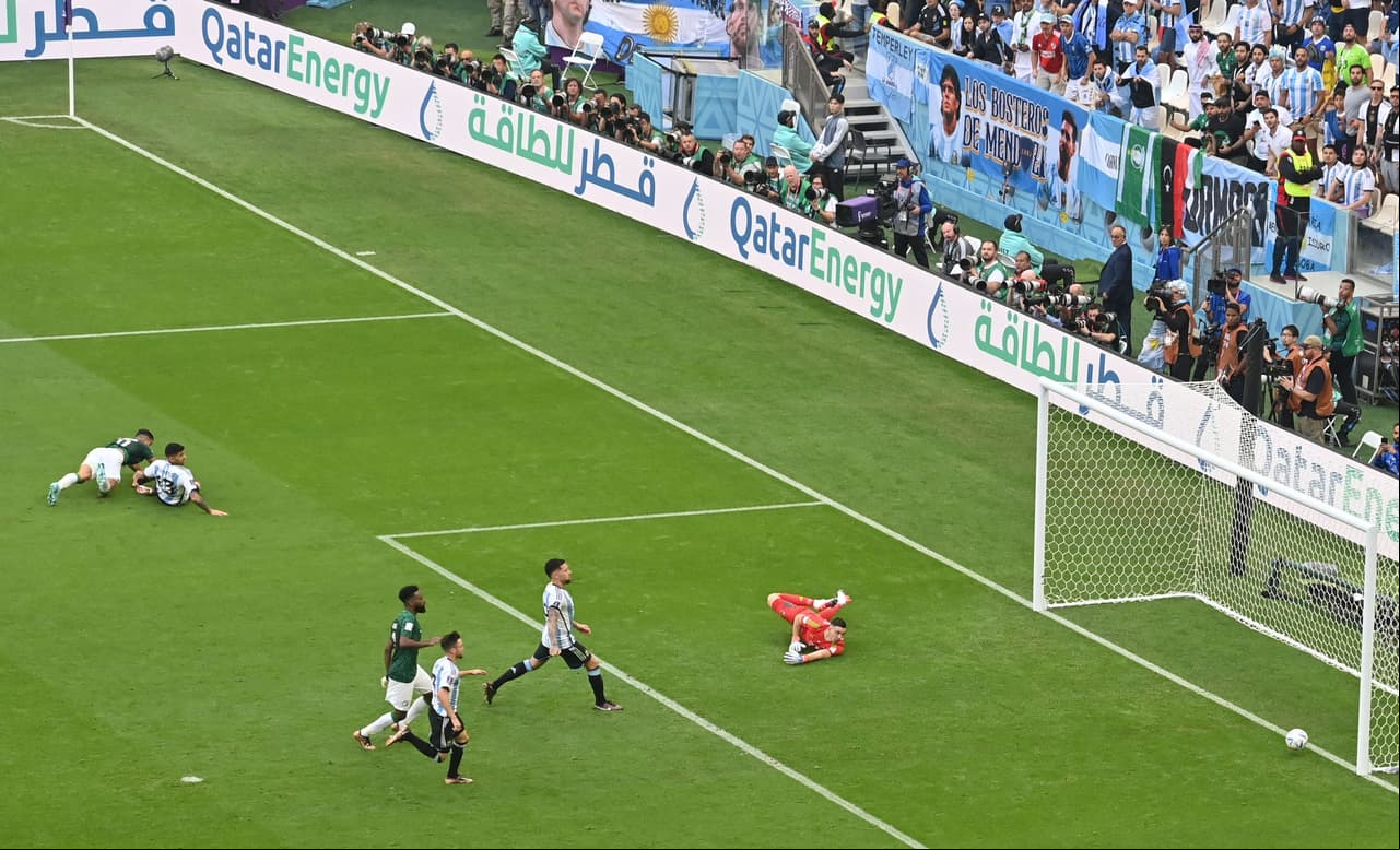 Arabia Saudita logra un triunfo histórico al vencer al equipo de Argentina con todas sus estrellas.