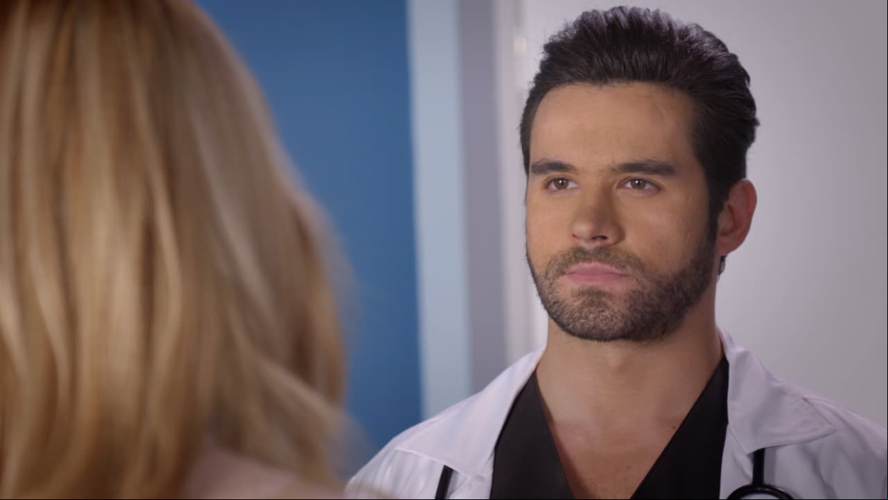 11) Ante tal noticia, ‘Katya’ decidió ir con ‘Sebastián’ para corroborar la información, pero él lo niega todo, inventando una mentira más, que ‘Diego’ tiene una relación con ´'Paulina’, su asistente.