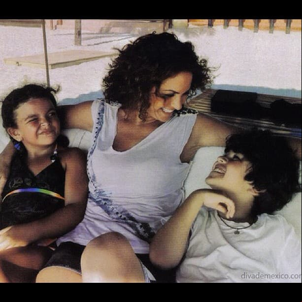Con estas fotografías, Lucero presume cuánto han crecido sus hijos.