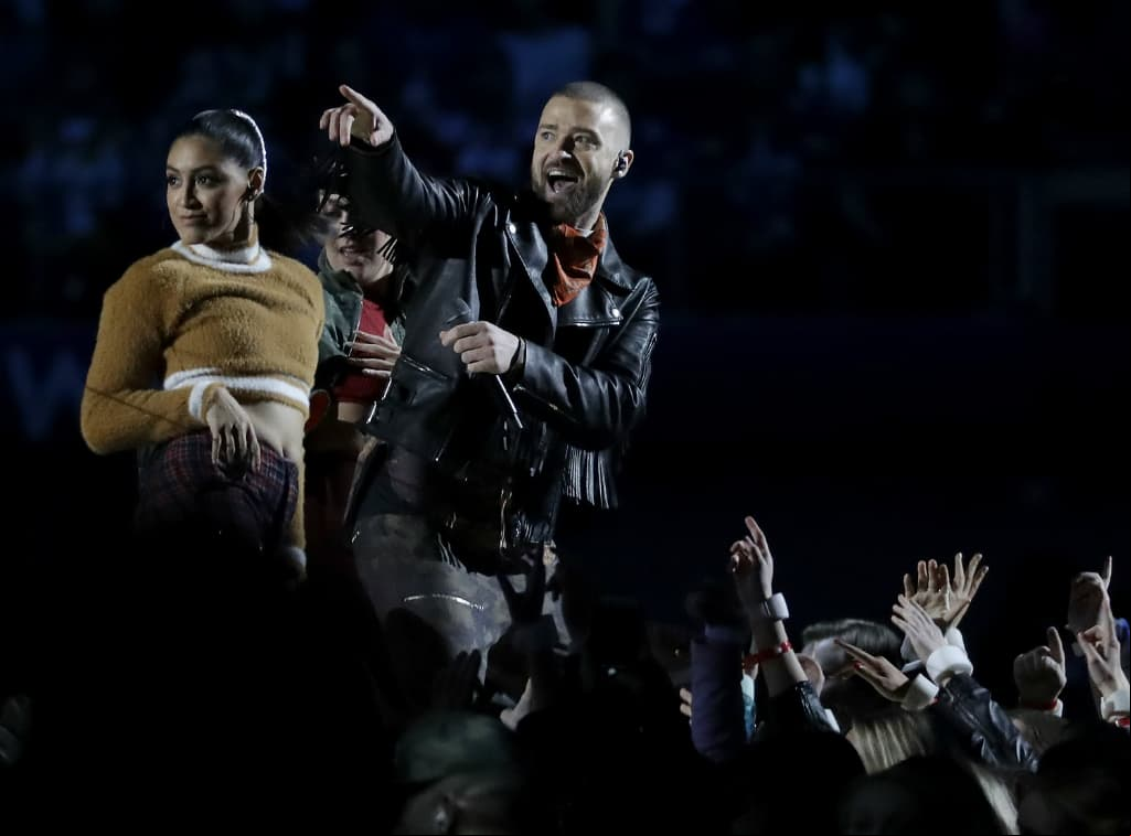 Justin Timberlake cerró su participación con el tema "Can't stop the feeling"