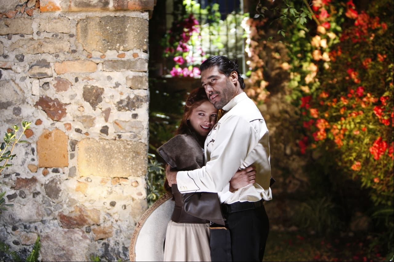 Adela Noriega y Eduardo Yáñez en 'Fuego en la Sangre'