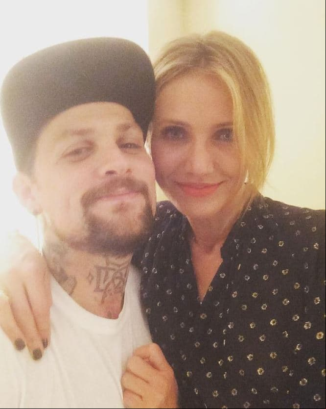 <b>#12 Cameron Díaz</b>
<br>En enero de 2015, la actriz contrajo nupcias con el músico e integrante de Good Charlotte, Benji Madden, quien es siete años menor que ella. Benji nació el 11 de marzo de 1979, por lo que en 2022 cumplió 43 años; mientras que Díaz es del 30 de agosto de 1972, este año cumplirá su quinta década.