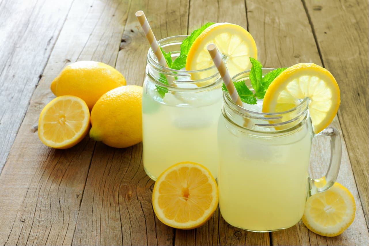 Agua de limón con pimienta para bajar de peso