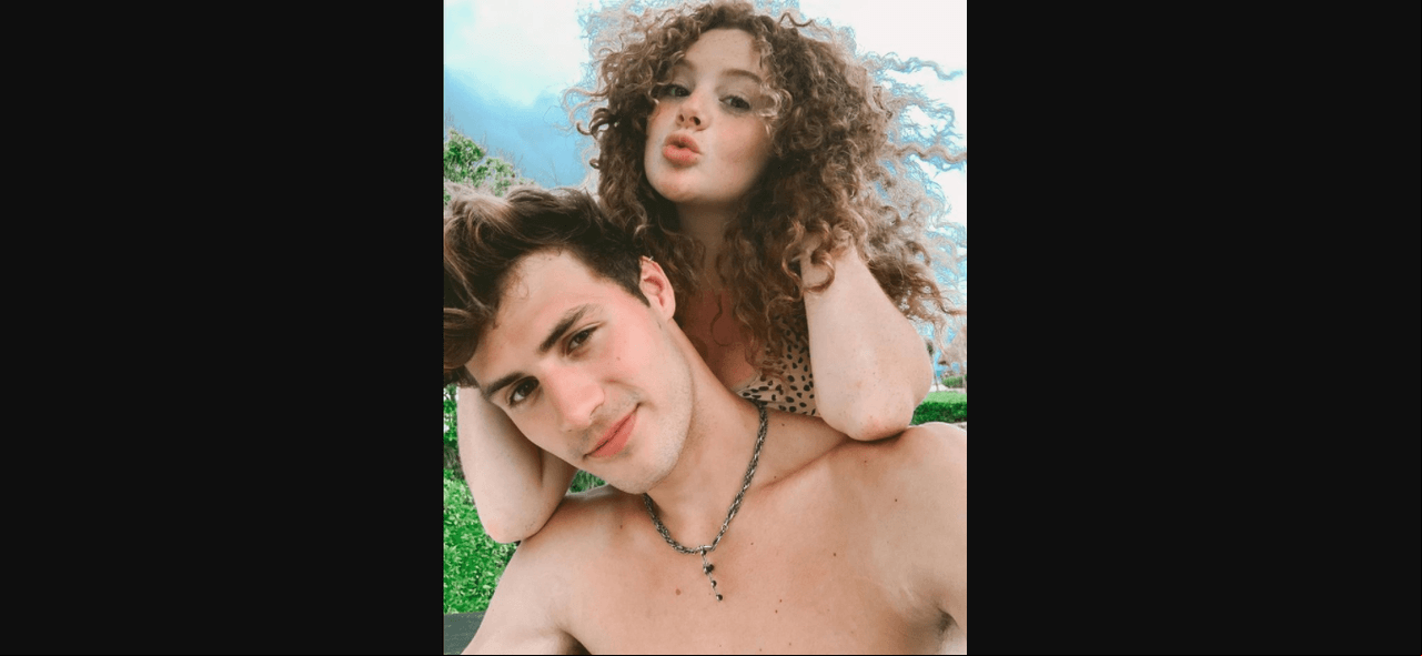 Además se ha vuelto viral gracias a los divertidos bailes y retos que realiza en TikTok al lado de su novio Conrado, quien no duda en expresarle su amor en sus fotografías.