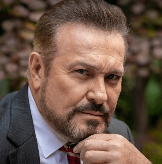 Arturo Peniche interpreta al temible 'Alejo', el gran villano de la telenovela.