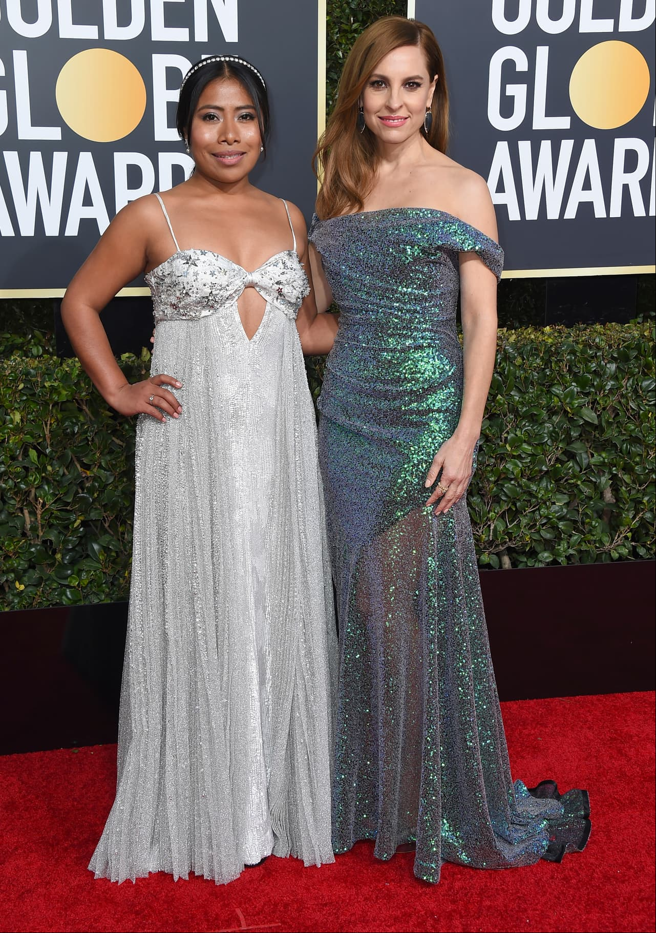 Yalitza Aparicio y Marina De Tavira, protagonistas de la película mexicana, Roma, lucieron vestidos brillantes