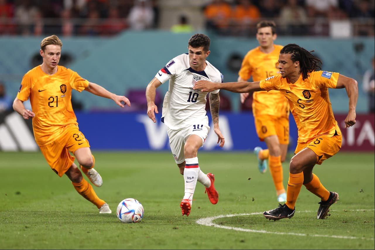 Países Bajos 3-1 Estados Unidos: Dumfries repartió par de asistencias y anotó un gol para sellar el boleto a los Cuartos de Final para la Oranje.