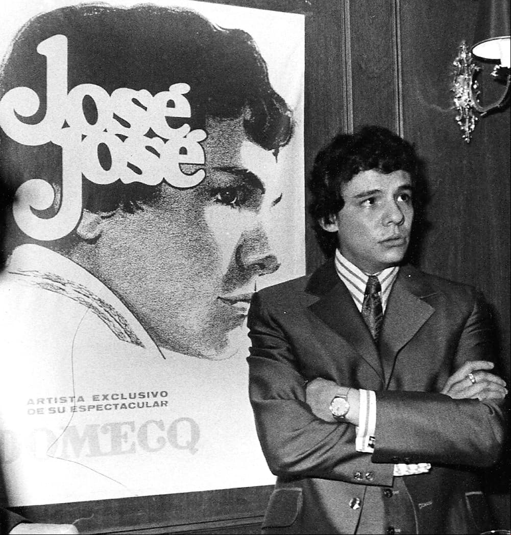 Su carrera despegó en 1969, sin embargo, se ganó el cariño del público en 1970 cuando se presentó en el II Festival de la Canción Latina con el tema ‘El Triste’. Aunque no ganó el certamen y quedó en tercer lugar, José José consiguió la ovación de pie por parte de los asistentes, incluidas personalidades como Angélica María, Alberto Vázquez, Raúl Vale y Marco Antonio Muñiz, entre otros.