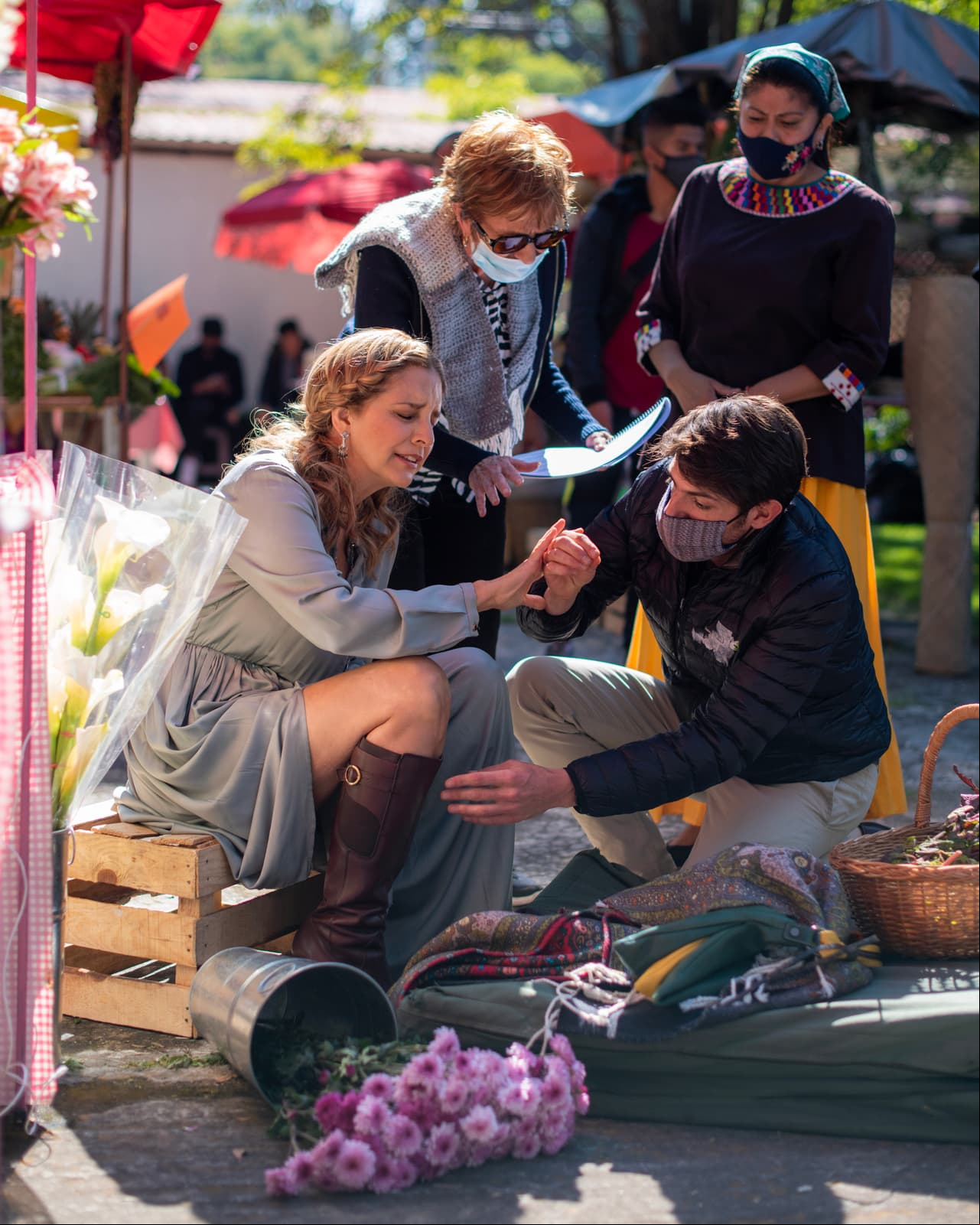 Otra gran historia de amor que surgirá en la telenovela es la de 'Irene' (Claudia Ramírez) y 'Fernando' (José María de Tavira), quienes se conocen en un mercado cuando ella sufre un percance.
<br>
<br>Descubre qué pasará en "Fuego Ardiente", de lunes a viernes a las 6:30 pm. por Las Estrellas.