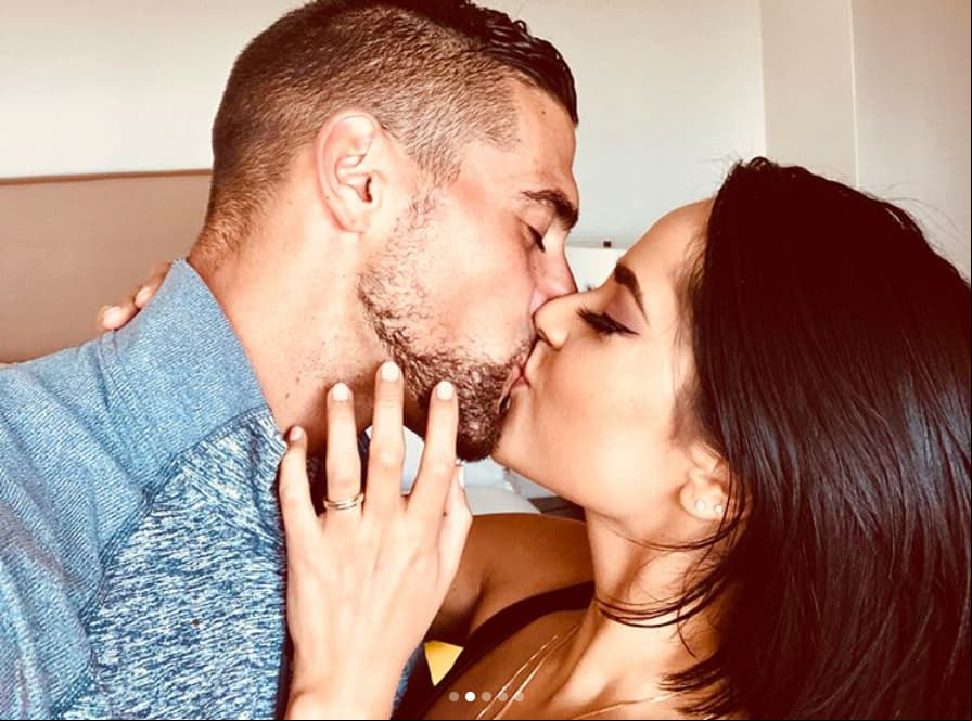 Becky G comparte las fotos más románticas con su pareja