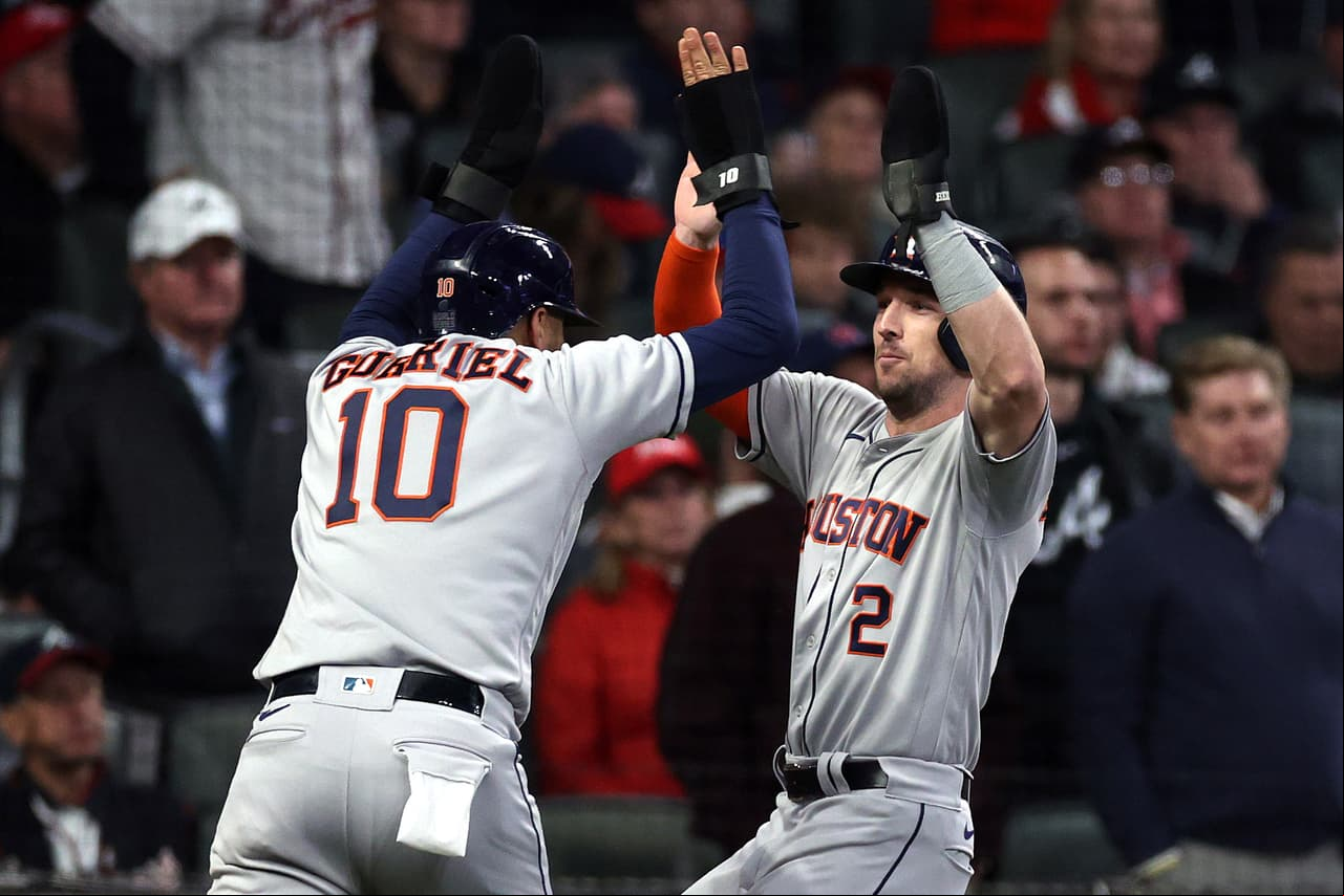 Los Astros lograron una remontada para ganar el quinto juego de la Serie Mundial con lo que evitaron que Atlanta se coronara ante su gente.