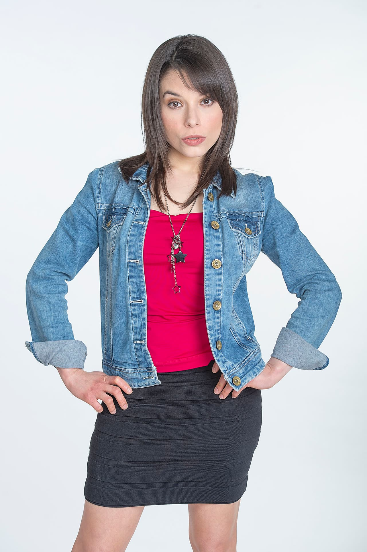 Danny Perea es "Gina", una mujer malcriada, caprichosa y manipuladora. Se hizo novia de Pedro, al cual conoce desde que era chica. Desea a toda costa casarse con él y esta dispuesta a lo que sea con tal de lograr su objetivo.