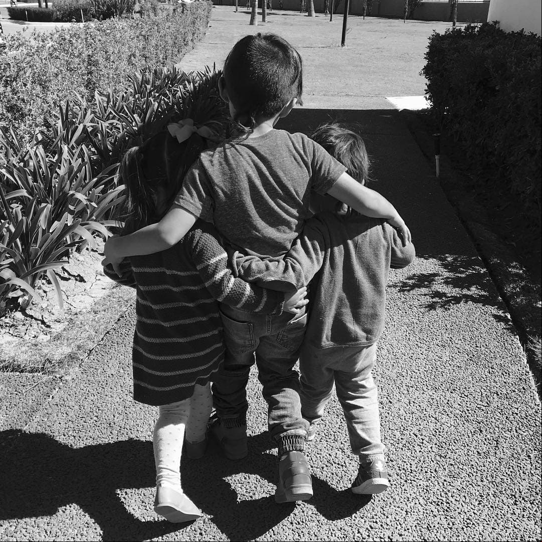 Como fruto de su matrimonio con María José Castillo Cooper, Francisco Álvarez procreó a tres pequeños: Matías, Luciana y Emiliano.