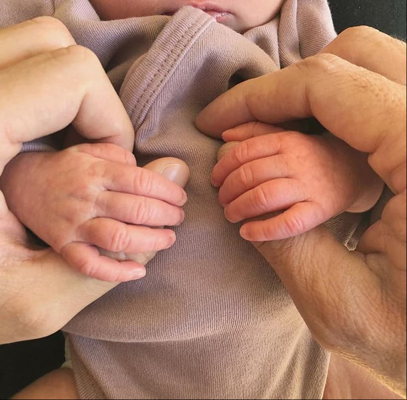 El 31 de diciembre de 2018, el cantante anunció que junto a su esposo se habían convertido en padres de una niña a la que llamó Lucía.
