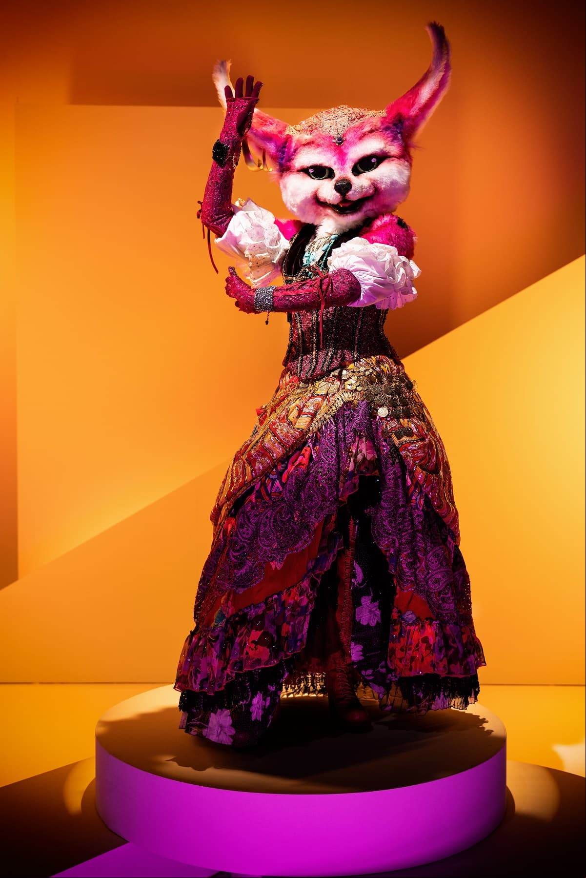 <b>Gitana</b> vende hasta sueños con tal de salir adelante. Luchona, hábil y medio bruja, ve tu futuro en la palma de tus manos, te enreda y, si te dejas, te invita a bailar.
