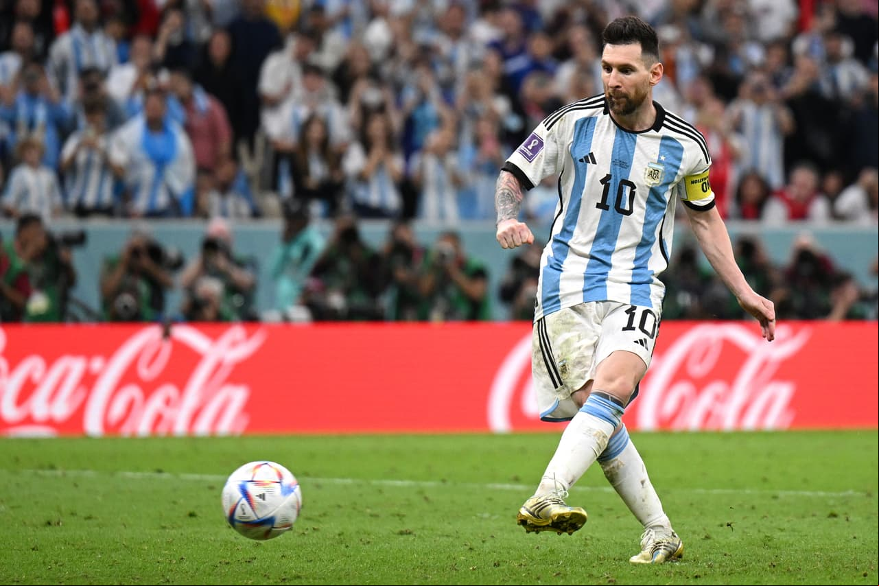 Argentina y Holanda se enfrentaron en tiempos extra y definieron en tanda de penaltis el pase a las semifinales donde la albiceleste consigue el boleto mientras que los Paises Bajos se convierten en el primer equipo que los pamperos eliminan en instancia de tiros de castigo.