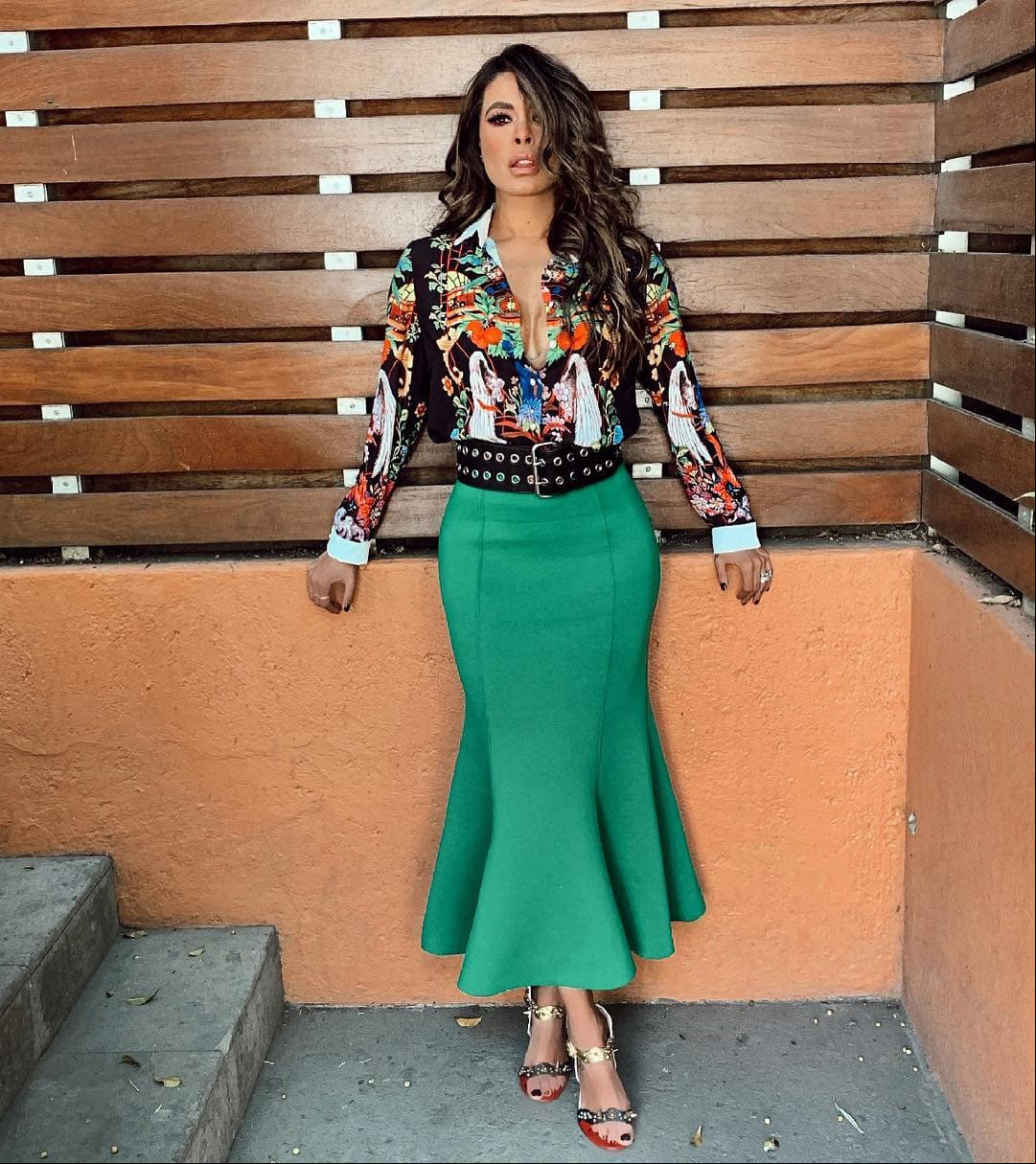 A través de Instagram, Galilea luce los diferentes modelos de su colección, mostrando desde vestidos a conjuntos con pantalones amplios y camisas con estampados.