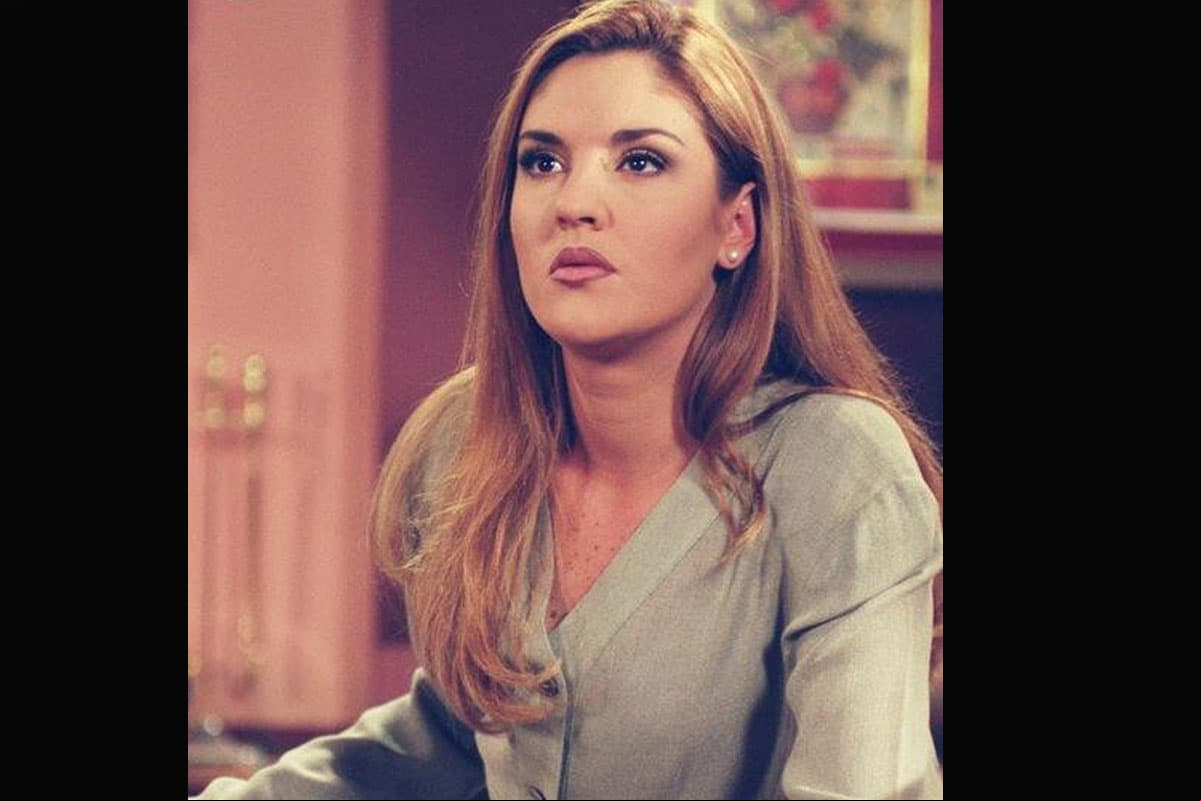 El cambio de look de "Estefanía". Otro de los personajes que fueron muy populares era el de “Estefanía”, interpretada por Chantal Andere y quien era hermana de “Carlos Daniel”. De carácter amargada y con un look bastante conservador, “Estefanía” hace caso a los consejos de “Paulina”, todo con tal de no perder el amor de su amado “Willy”, quien era el amante de “Paola”. El resultado dejó impactados a todos.