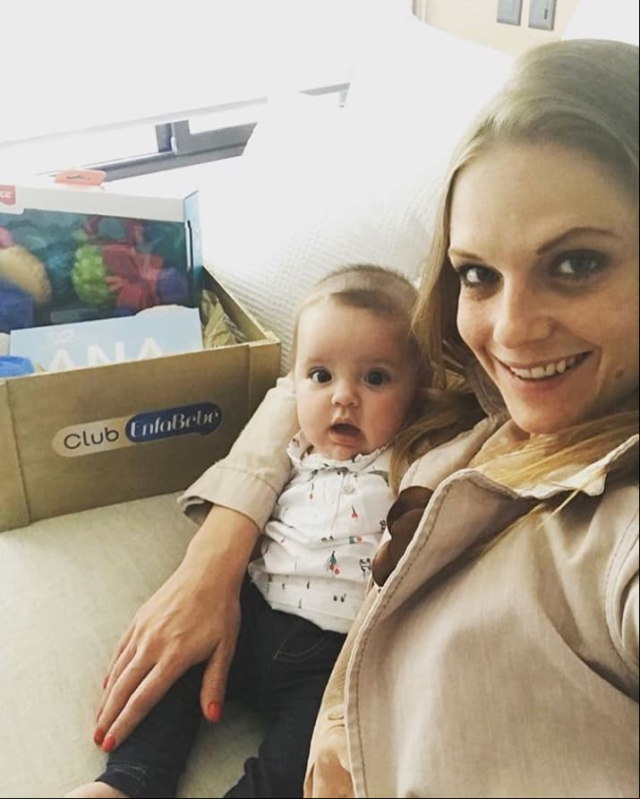 Ana Layevska en compañía de su hija Masha