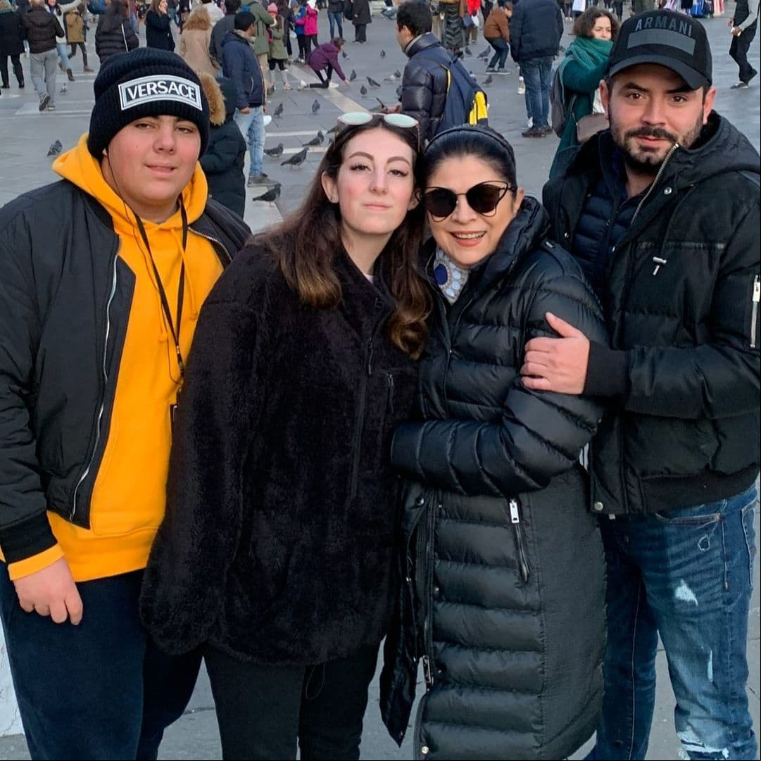 Sin embargo, esta situación no ha sido impedimento para que los hermanos se diviertan de vez en cuando, tal como ha quedado evidenciado en las fotografías que Victoria Ruffo suele compartir en sus redes sociales.