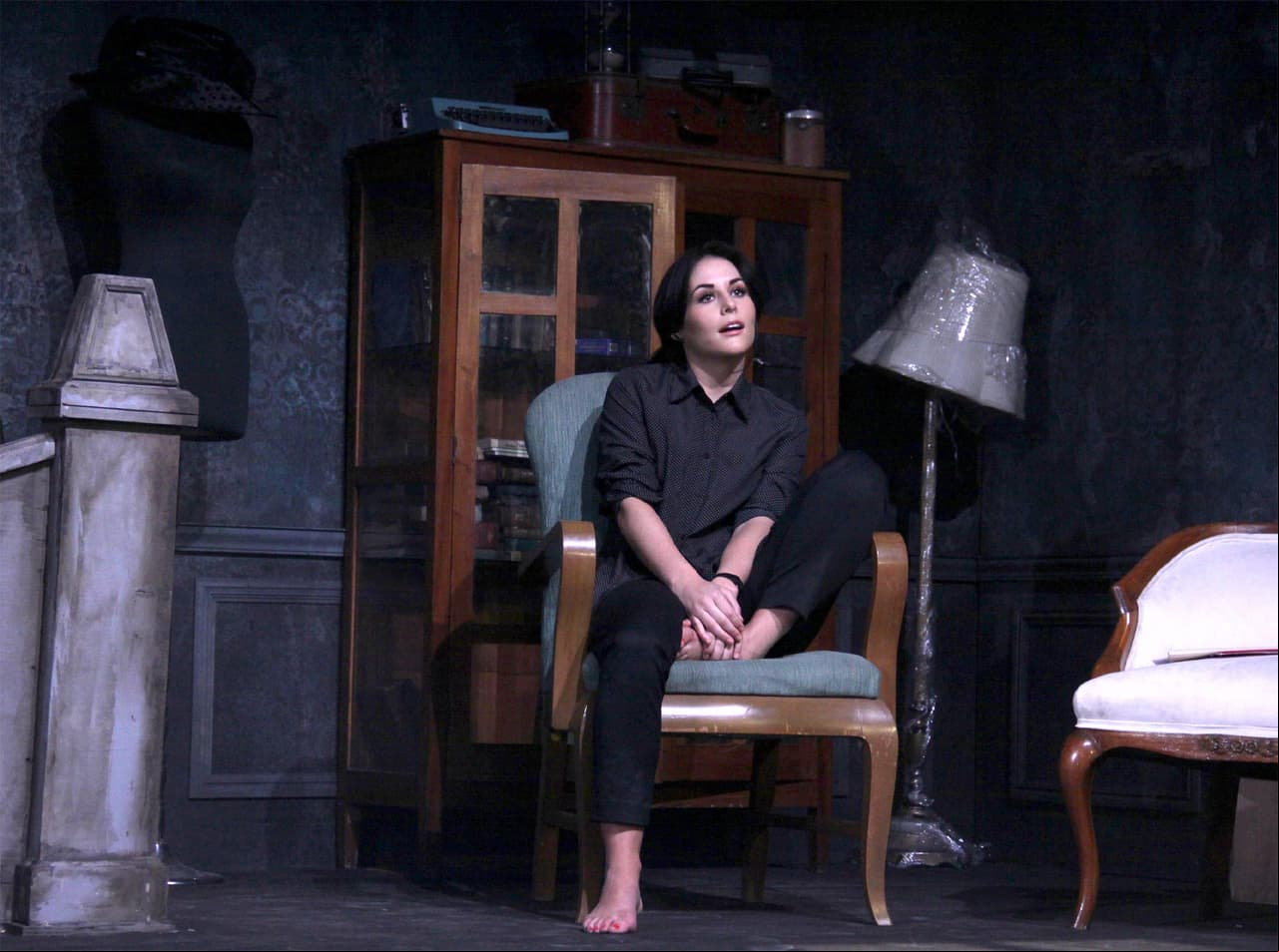 Además del cine y la televisión, Zuria ha mostrado su talento en el teatro con las obras ‘Sin cura’, ‘Cama para dos’, ‘Los bonobos’ y ‘Feroces’, esta última estrenó en 2016 y es “una tragicomedia de hora y media que sorprende muchísimo, una de las cosas que más atrae al público es el factor sorpresa, no saben con qué se van a ir a encontrar, es una obra que te conmueve, que te hace reír, que te confronta y que toca un tema universal, que es el amor a la madre y la relación entre hermanas”, expresó en entrevista al portal Debate en junio de ese año.