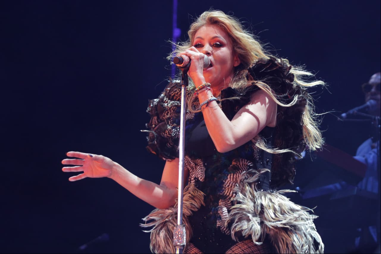 Paulina Rubio sufrió incómodo error durante concierto