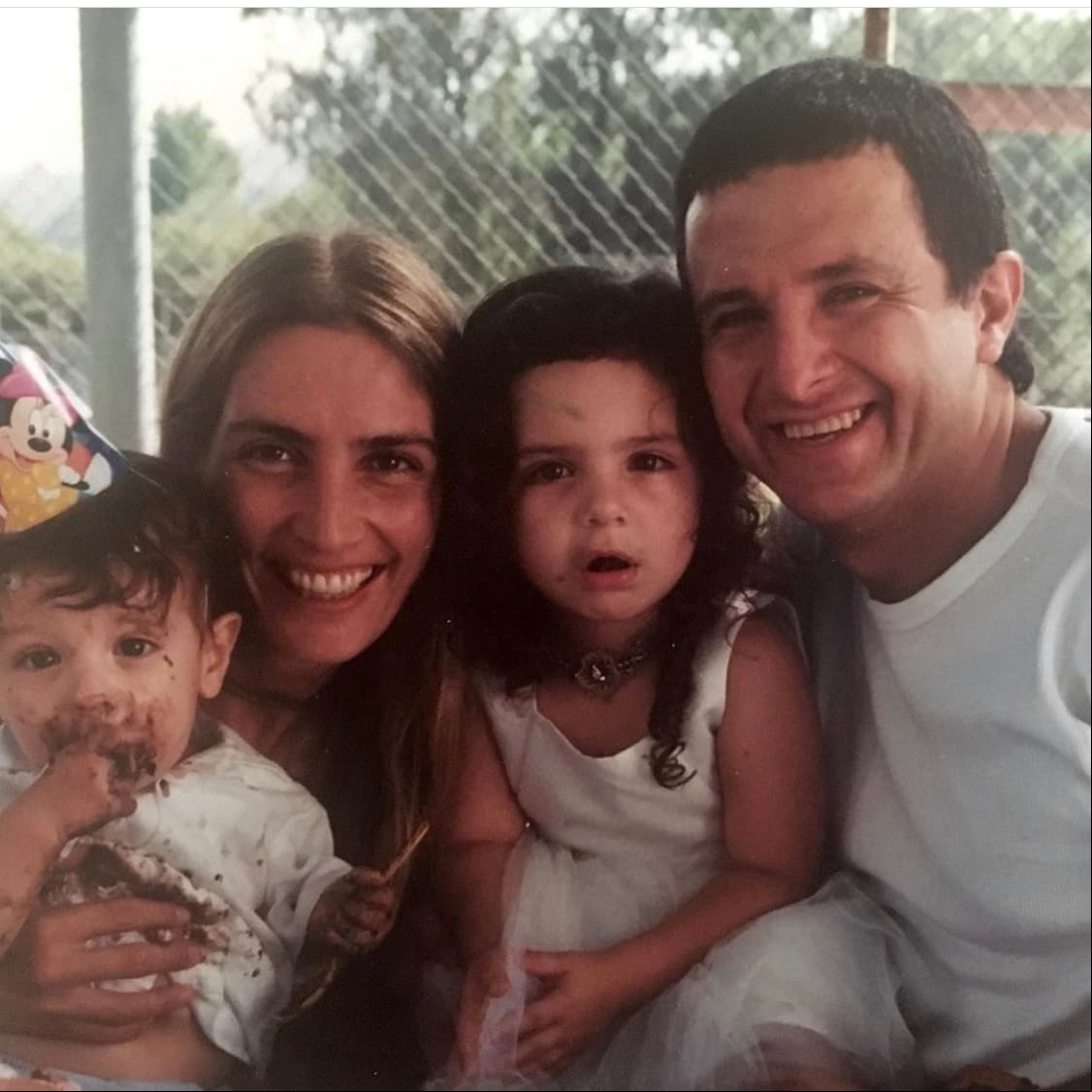 Lamentablemente, el actor perdió la vida el 6 de noviembre de 2003 en Los Ángeles, California, mientras se encontraba cenando con su esposa, la actriz y cantante Carina Ricco, y unos amigos, en un restaurante, a causa de un ataque al corazón. Los hijos de la pareja, Fiona y Lucca, siguen sus pasos en la actuación y la música, respectivamente.