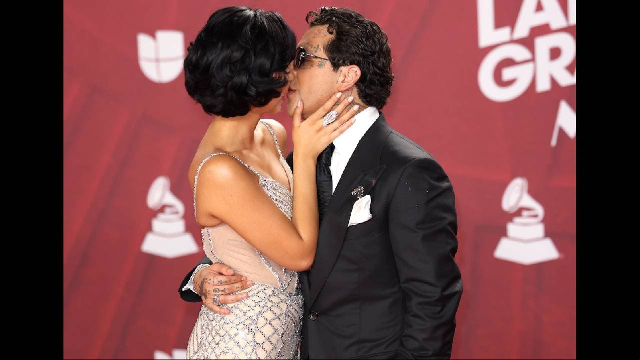 Nodal y Ángela Aguilar protagonizaron apasionado beso