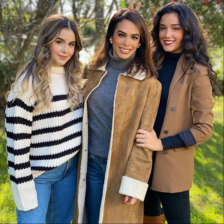 La pareja vio crecer a su familia con la llegada de Ana Paula en 1997 y Alejandra en 1999.