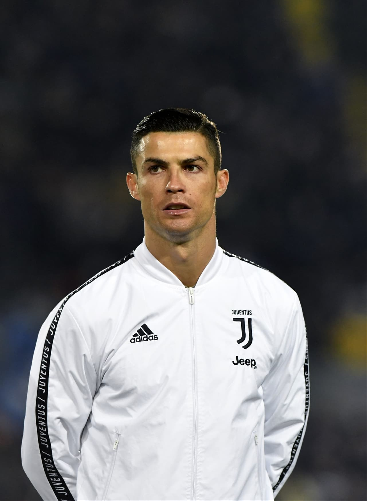 Cristiano Ronaldo está en el puesto 6° con 109 millones de dólares, obtenidos en gran parte por su reciente contrato con la Juventus en el 2018.