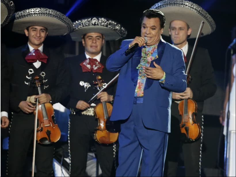 Juan Gabriel quería grabar a dueto el tema 'Debo hacerlo' con Luis Miguel pero 'El Sol' nunca tuvo tiempo para concretarlo.