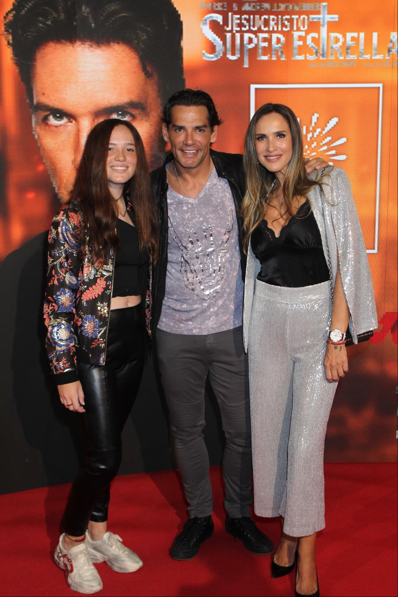 Laura es hija del actor Cristian de la Fuente y la locutora Angélica Castro.