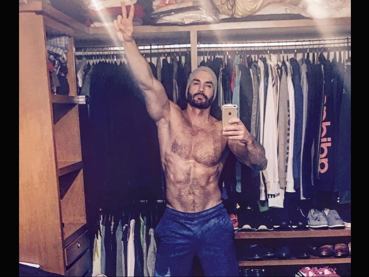 Ya sea en el gimnasio o en la playa, David Zepeda encanta a sus 2.8 millones de seguidores al aparecer en poca ropa. Tan solo esta foto, el protagonista de “Por amar sin ley” logró llegar a los 100 mil likes.