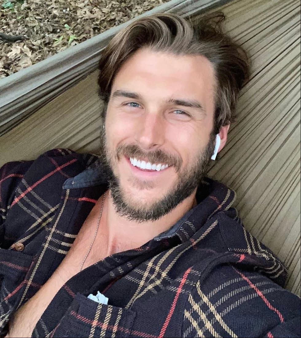 Y es que, después de que Lachowicz, quien es modelo, fuera fotografiado en compañía de la también cantante, los fans se preguntan si se trata de su nuevo amor.