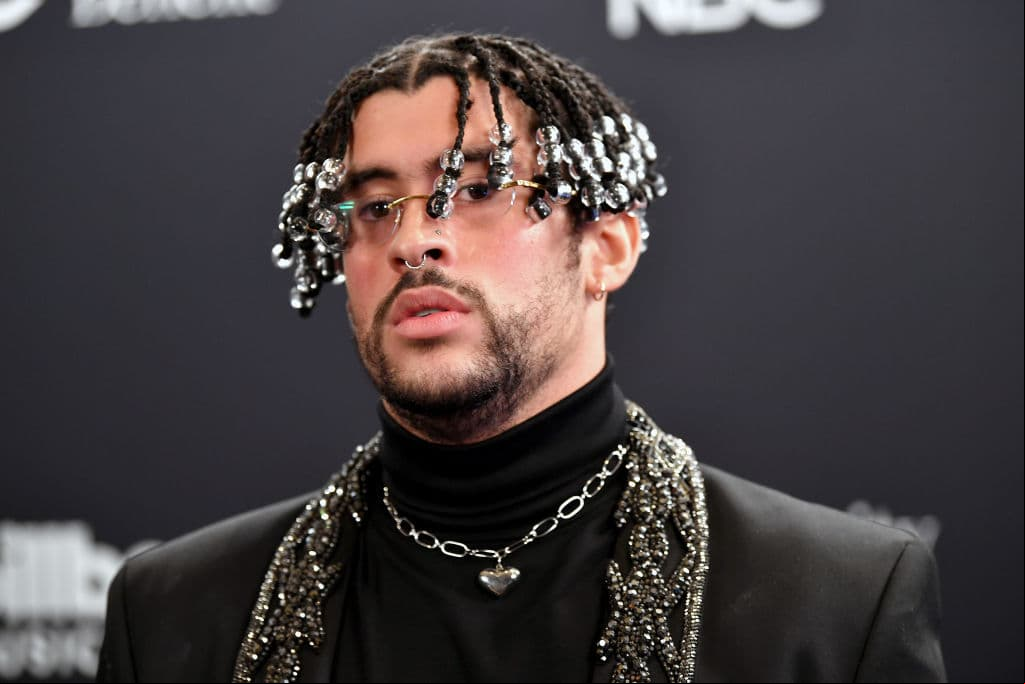 Bad Bunny estrena nuevo álbum y video con Rosalía, desatando comentarios de fans
